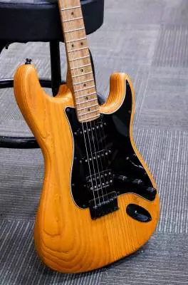 Fender - Limited Edition American Professional II Stratocaster HSS HT, Roasted Maple Fingerboard - Aged Natural 2
